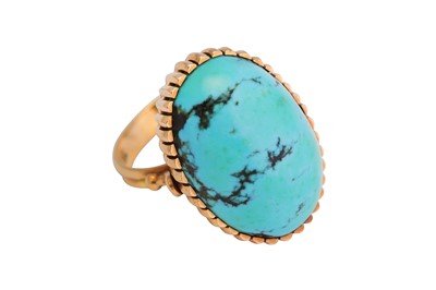 Lot 142 - A turquoise ring