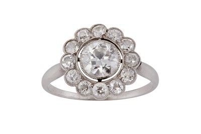 Lot 44 - A diamond cluster ring