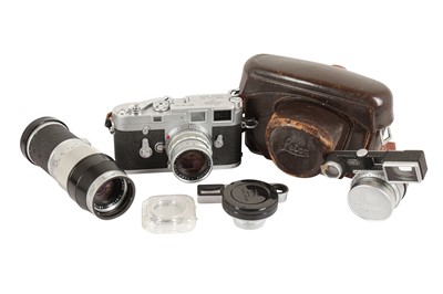 Lot 165 - A Leica M3 SS Rangefinder Camera Outfit