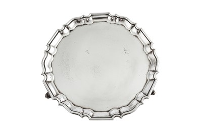 Lot 496 - An Edwardian sterling silver salver, London 1905 by John Hunt