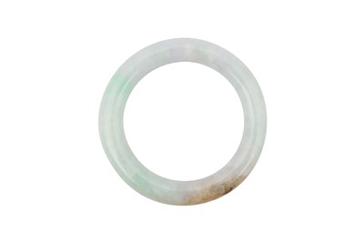 Lot 340 - A CHINESE JADEITE BANGLE.