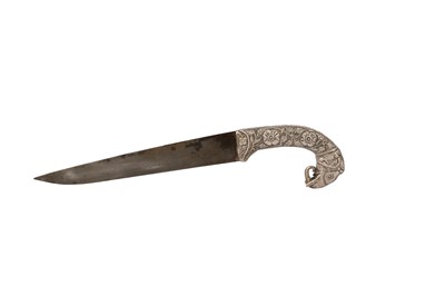 Lot 390 - AN ELEPHANT HEAD-HILTED INDIAN KHANJAR / KARD DAGGER