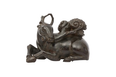 Lot 791 - A CHINESE CARVED WOOD 'DEER' CARVING, POSSIBLY ZITAN.