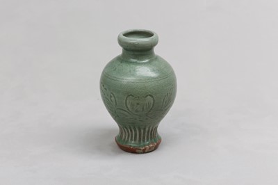 Lot 65 - A CHINESE LONGQUAN CELADON VASE.