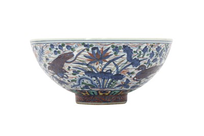 Lot 221 - A CHINESE WUCAI 'LOTUS POND' BOWL.