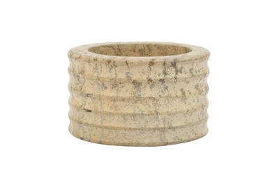 Lot 559 - A CHINESE CARVED JADE CIRCULAR CONG.