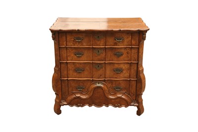 Lot 1 - AN 18TH CENTURY DUTCH WALNUT COMMODE CHEST