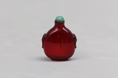 Lot 13 - A CHINESE RUBY RED GLASS SNUFF BOTTLE.