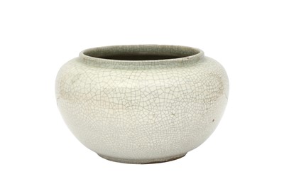Lot 609 - A CHINESE CRACKLE GLAZED JAR.
