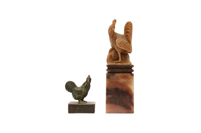Lot 530 - A CHINESE BRONZE 'COCKEREL' SEAL AND A SOAPSTONE AND AGATE 'COCKEREL' SEAL.