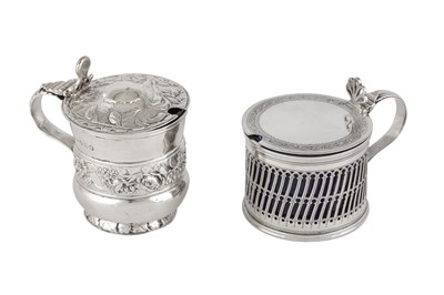 Lot 27 - A GEORGE V STERLING SILVER MUSTARD POT, LONDON 1913 BY ADIE BROTHERS