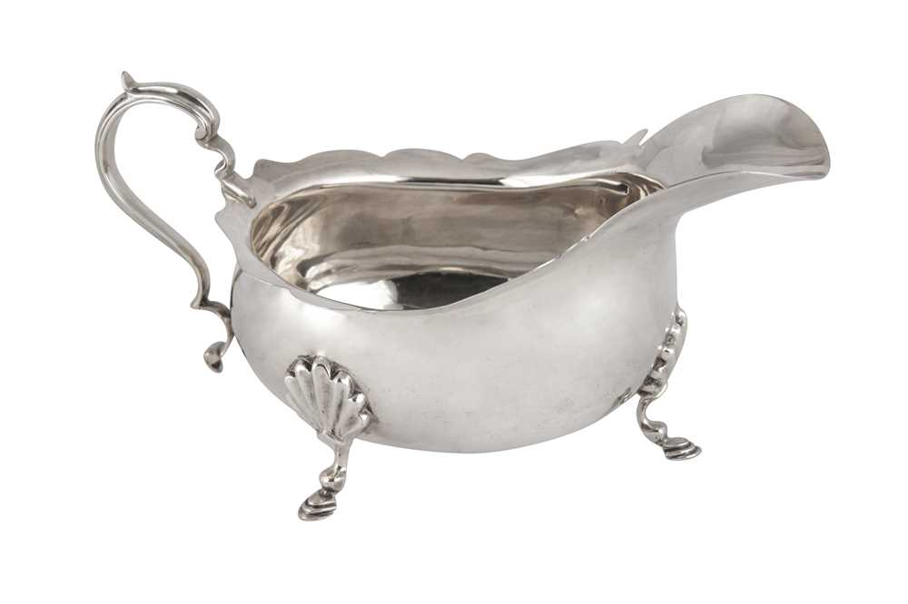 Lot 3 - A GEORGE V STERLING SILVER SAUCEBOAT, BIRMINGHAM 1910 BY ALEXANDER CLARK MANUFACTURING
