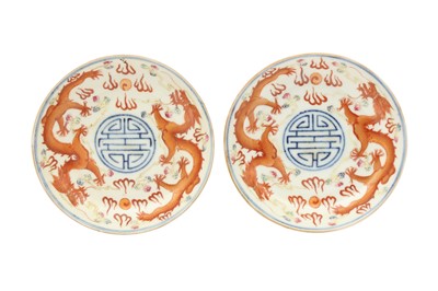 Lot 252 - A PAIR OF CHINESE 'DRAGON' DISHES.