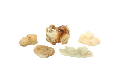 Lot 191 - A GROUP OF FIVE CHINESE JADE ANIMAL CARVINGS.