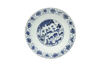 Lot 222 - A CHINESE BLUE AND WHITE 'DEER' DISH.