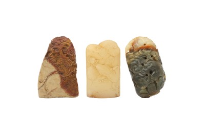 Lot 178 - TWO CHINESE SOAPSTONE SEALS AND A JADE DRAGON CARVING.