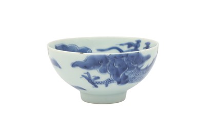 Lot 244 - A CHINESE BLUE AND WHITE 'DRAGON' CUP.
