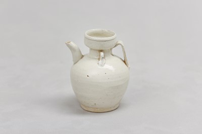 Lot 53 - A CHINESE CREAM-GLAZED EWER.