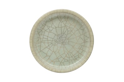 Lot 857 - A CHINESE CRACKLE-GLAZED DISH