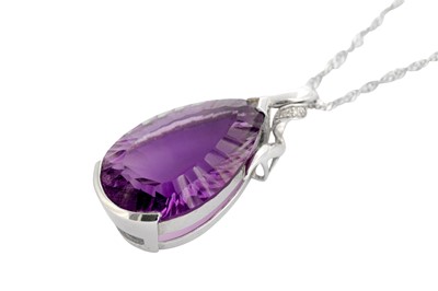 Lot 16 - AN AMETHYST PENDANT