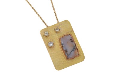 Lot 85 - A MOSS AGATE PENDANT NECKLACE