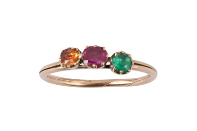 Lot 202 - A GEM-SET GIMMEL RING