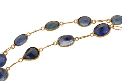 Lot 183 - A sapphire longchain