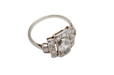 Lot 44 - An Art Deco diamond plaque ring