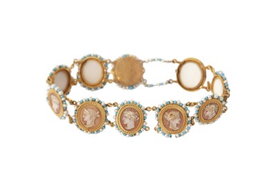 Lot 24 - A Victorian cameo bracelet, late 19th century