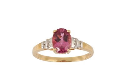Lot 191 - A pink tourmaline ring