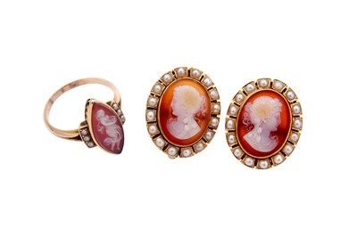 Lot 11 - A CAMEO AND PEARL RING AND EARRINGS SUITE