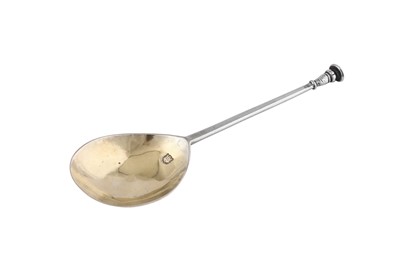 Lot 429 - A Charles I sterling silver seal top spoon, London 1626 by William Frend