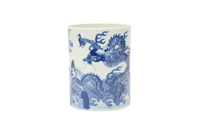 Lot 241 - A CHINESE BLUE AND WHITE 'DRAGON AND CARP' BRUSH POT, BITONG.
