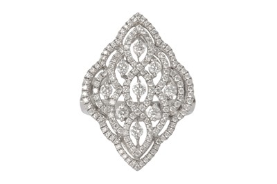 Lot 146 - A diamond dress ring