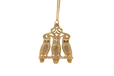 Lot 89 - An owl pendant necklace