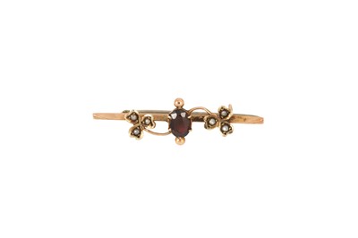 Lot 19 - A garnet and seed pearl bar brooch