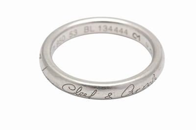 Lot 39 - A WEDDING BAND BY VAN CLEEF & ARPELS