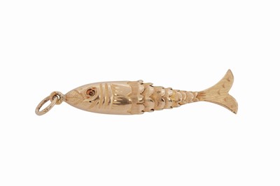 Lot 18 - A FISH CHARM