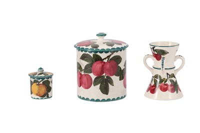 Lot 259 - A LARGE WEMYSS WARE JAR, 20TH CENTURY