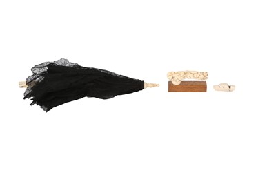 Lot 153 - A CARVED CARVED IVORY WHISTLE IN THE FORM OF A HOUND`S HEAD