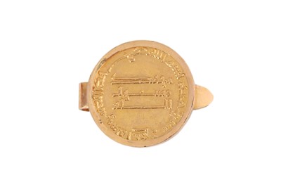 Lot 73 - AN ISLAMIC GOLD DINAR COIN