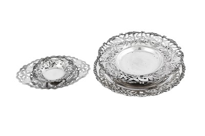 Lot 250 - A mixed group of mid-20th century Egyptian 900 standard silver, Cairo post-1946