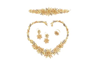 Lot 105 - A flower necklace, bracelet, earring and ring suite