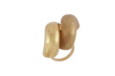 Lot 116 - A dress ring