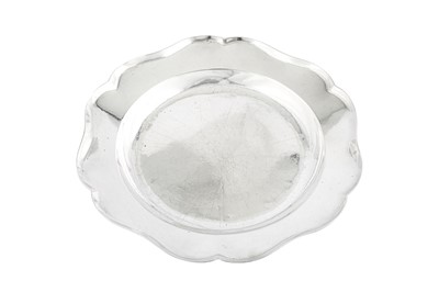 Lot 321 - A mid-18th century German silver second course dish, Augsburg 1757-59 by Emanuel Abraham Drentwett (1723-1770, master 1750)