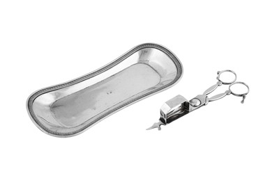 Lot 289 - A pair of French early 19th century 950 standard silver wick trimmers or snuffers, Paris 1819-38 by Pierre-Noël Blaquière (reg. 1803)