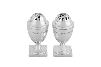 Lot 637 - A pair of George III sterling silver peppers, London 1802 by William Abdy II