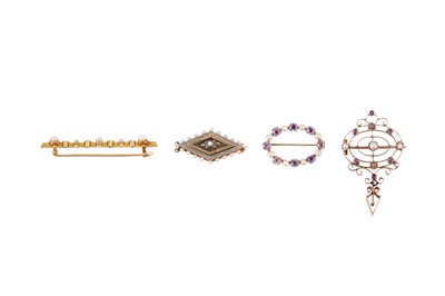 Lot 232 - A GROUP OF PEARL BROOCHES