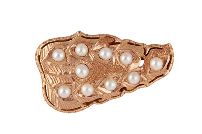 Lot 108 - A CULTURED PEARL BROOCH