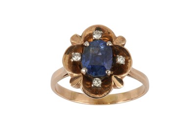 Lot 90 - A sapphire and diamond ring